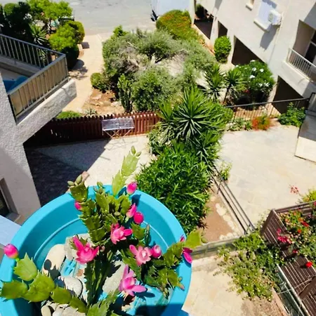 Modern In Near The Sea דירה *